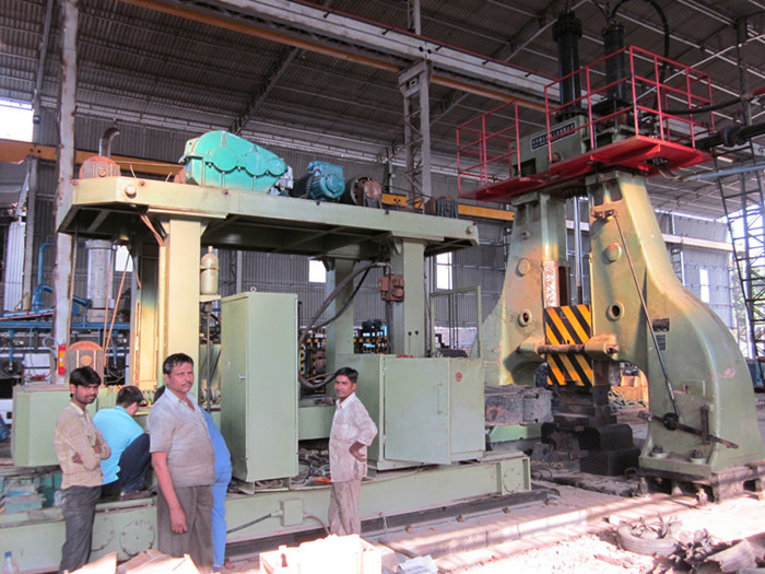 3吨气液双臂拱式电液自由锻锤和3吨操作机在印度