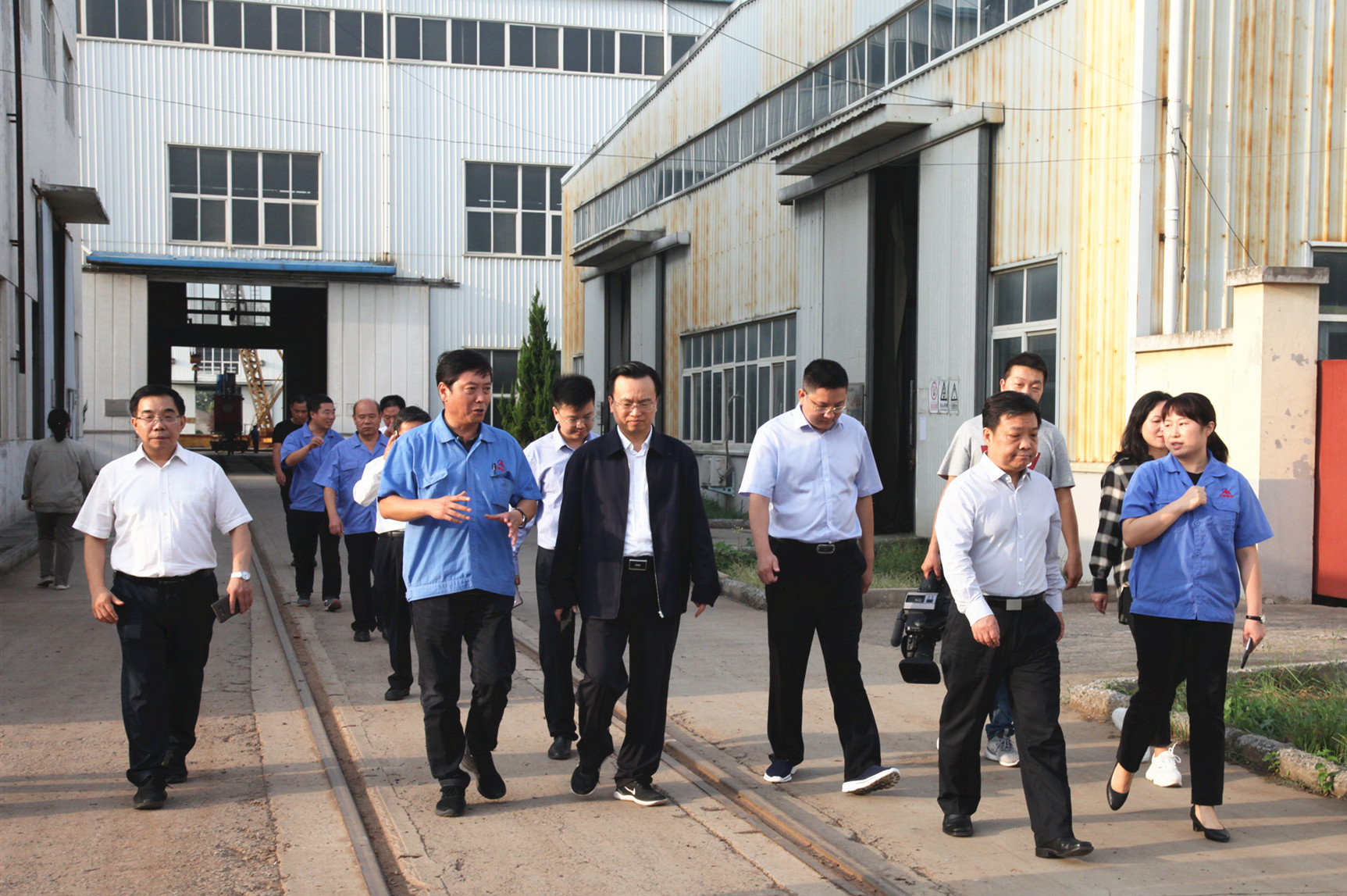 安阳市市长靳磊一行莅临安阳锻压视察工作
